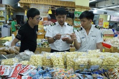 奮斗百年路 啟航新征程 時(shí)代先鋒 | 守土盡責(zé)保安全——記全國食品安全工作先進(jìn)個(gè)人謝海波